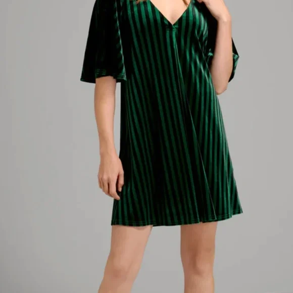 Conjuring Magic Shift Dress - Picture 2 of 9